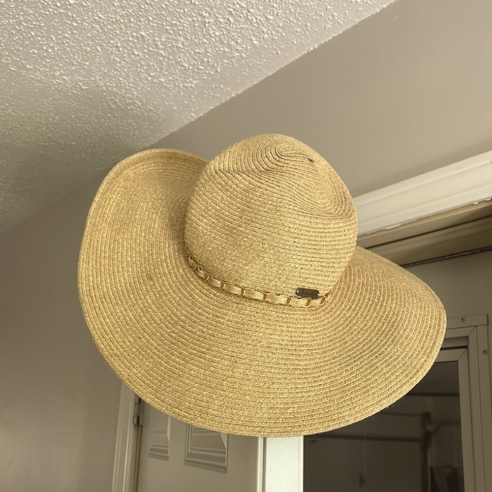 Sun N’ Sand beach hat